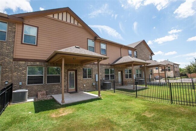 Building Photo - 1001 Zodiac Ln