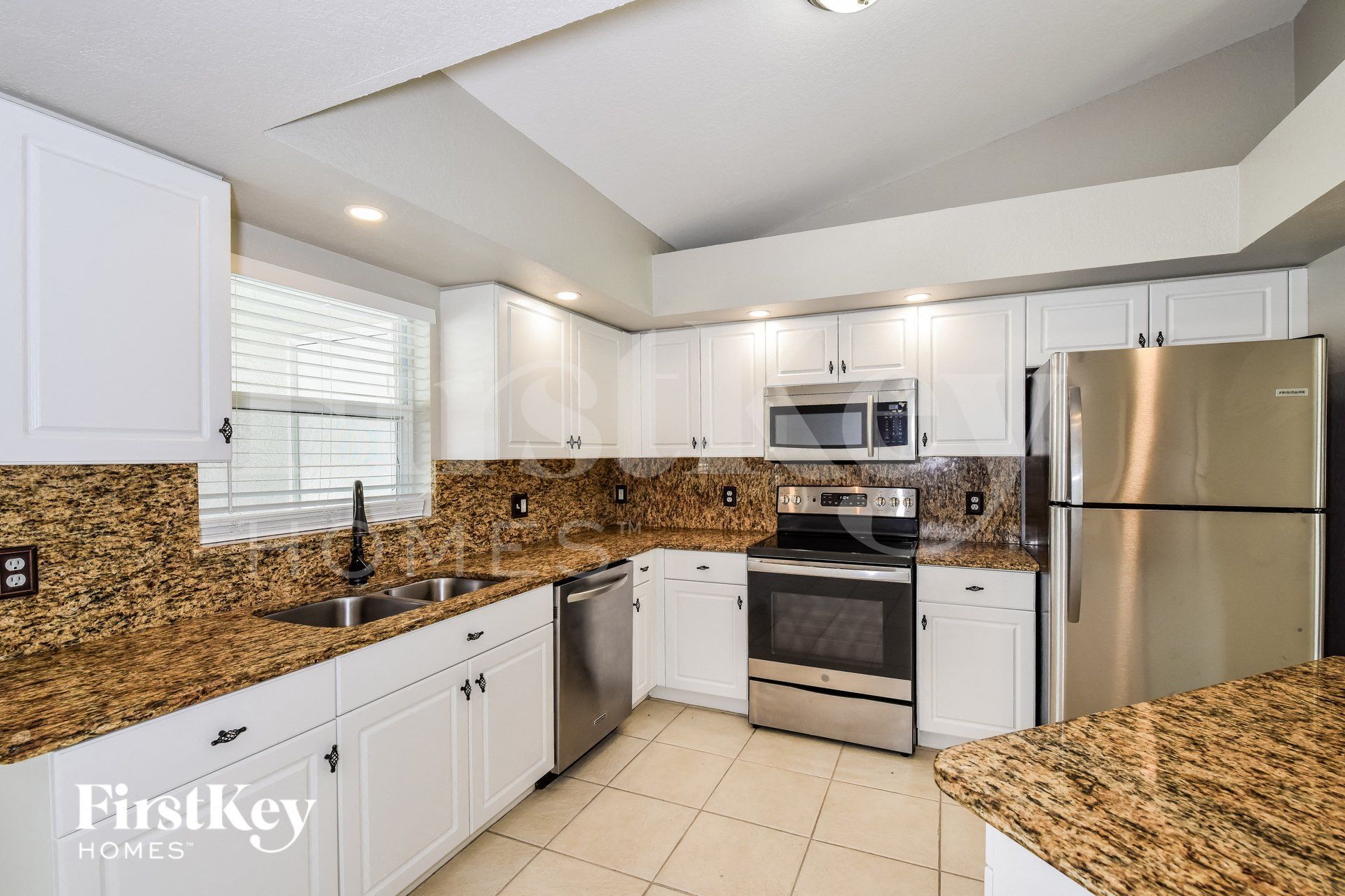 Building Photo - 1125 NE 33rd Ln