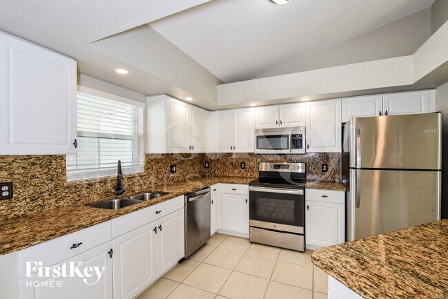 Building Photo - 1125 NE 33rd Ln