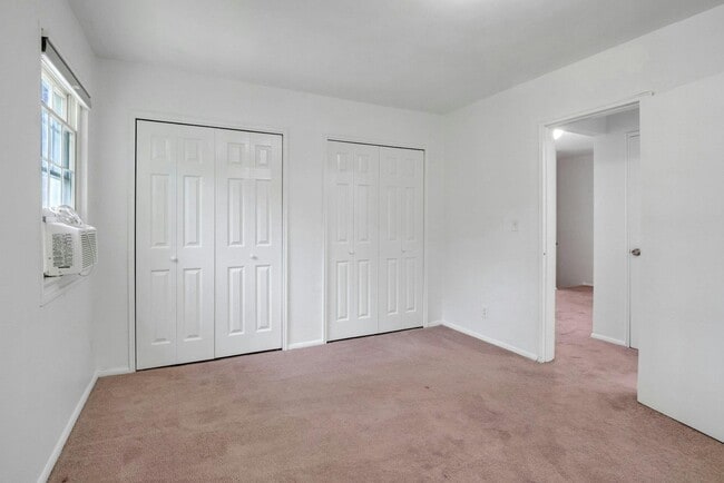 Building Photo - 580 Bedford Rd