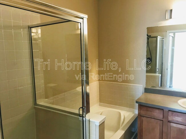 Building Photo - 10184 Park Meadows Dr