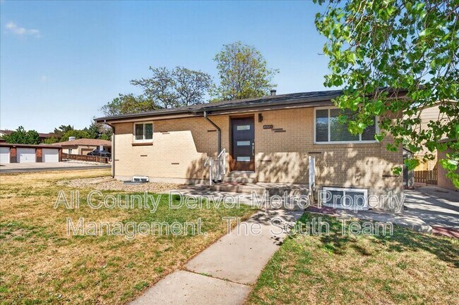 Building Photo - 9050 N Elm Ct