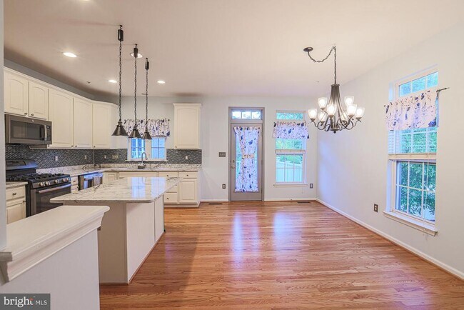 Building Photo - 9300 Summit View Way