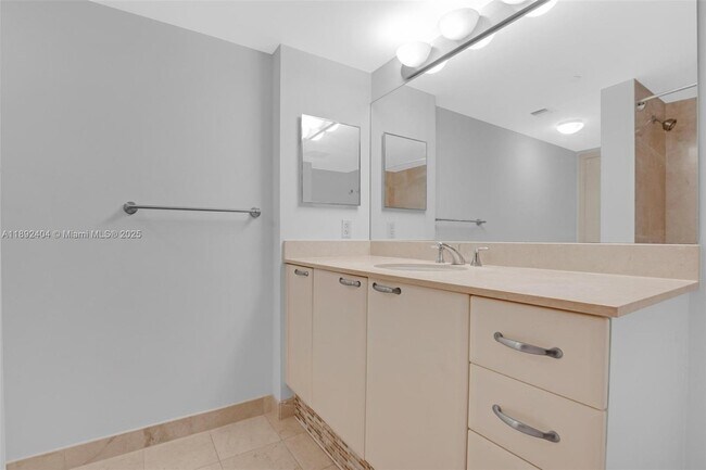 Building Photo - 2101 Brickell Ave