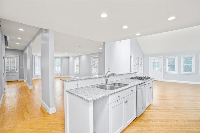 Building Photo - 11 Elmwood Ave