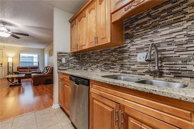 Building Photo - 13608 S Village Dr