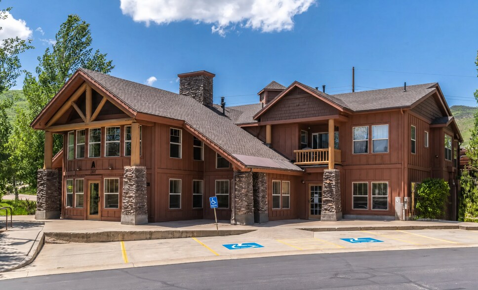 Building Photo - 1800 Fox Bay Dr