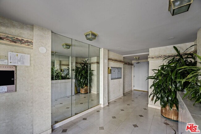 Building Photo - 1811 Manning Ave