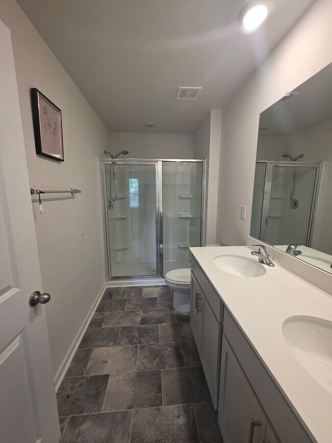 Building Photo - Perfectly Located Townhome