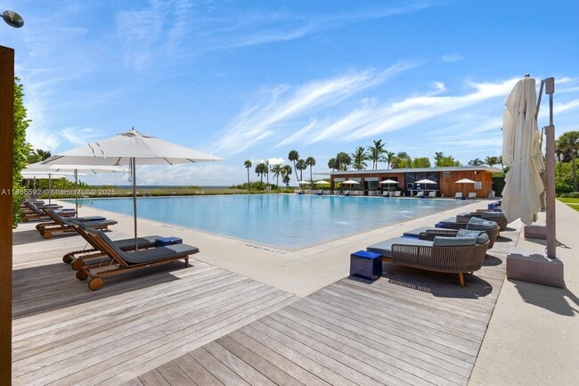 Building Photo - 350 Ocean Dr