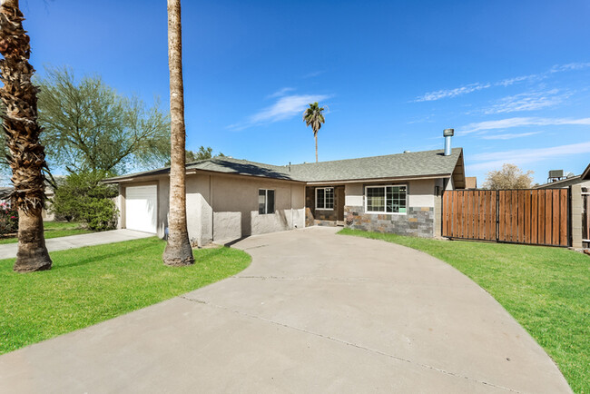 Primary Photo - 5514 W Alice Ave