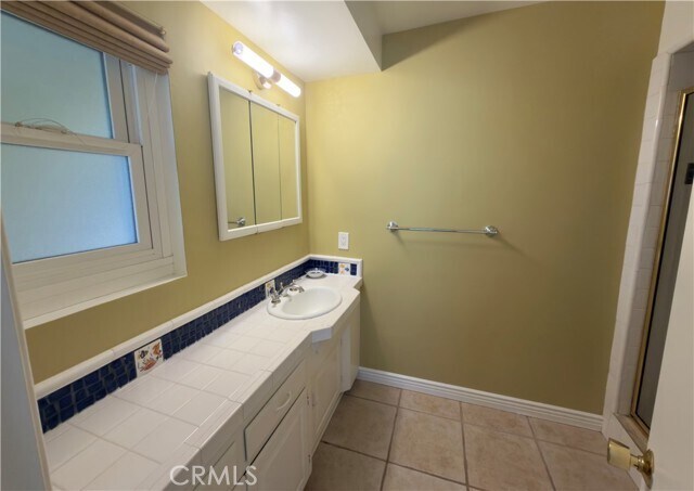 Building Photo - 251 Lower Cliff Dr