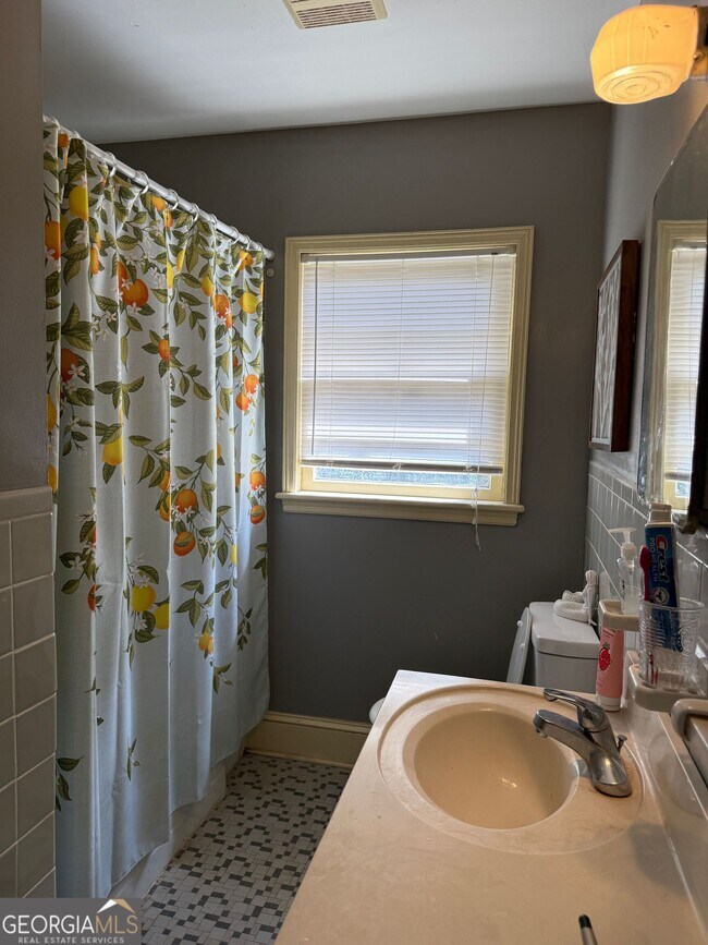 Building Photo - 207 Gran Ellen Dr