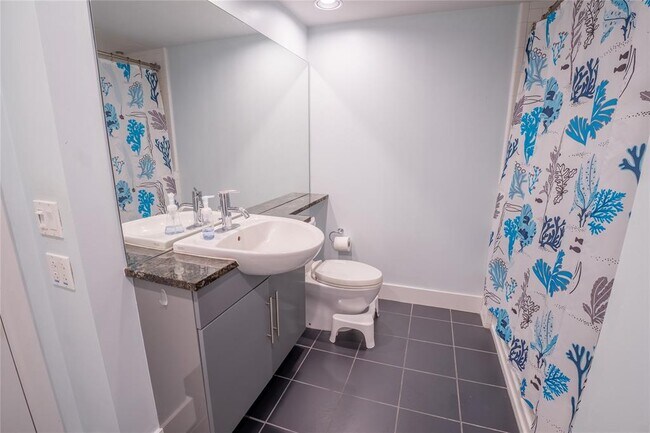 Building Photo - 300 Bowie St