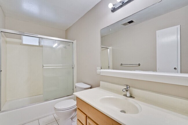 Building Photo - FOR RENT – Beautifully Updated 4 Bed / 3 Bath Home in Prime Santa Clara Location (NVIDIA)