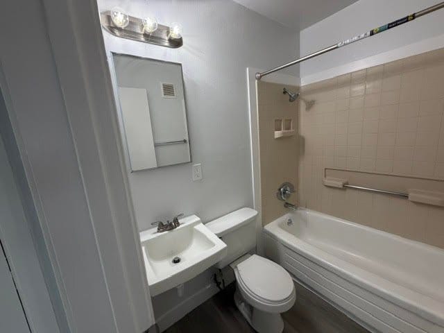 Building Photo - 1230 Brookside Dr