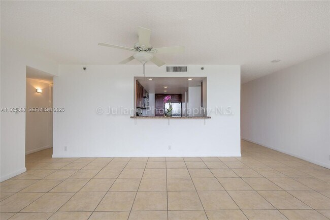 Building Photo - 7601 E Treasure Dr