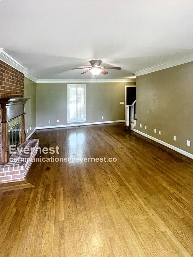 Building Photo - 703 Shady Glen Ct