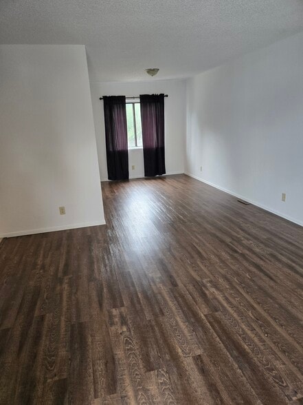 separate dining area off kitchen - 6764 Locust St