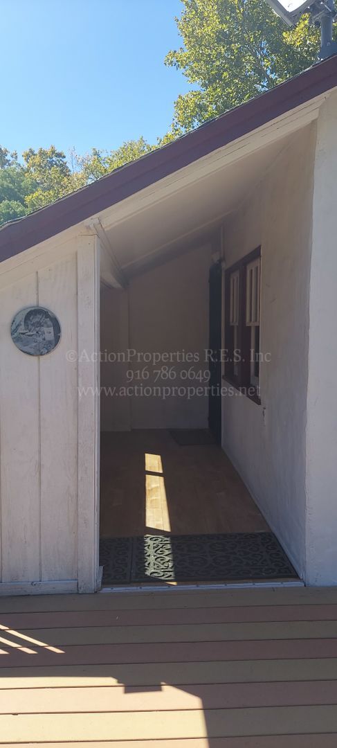 Building Photo - Central Roseville, 1 Bed, 1 Ba, Wall Air, ...
