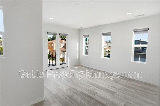 Building Photo - 27623 Solana Wy