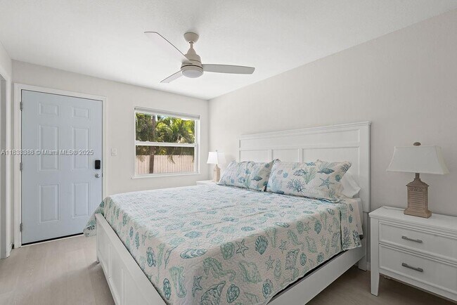 Building Photo - 2305 Tamarind Dr