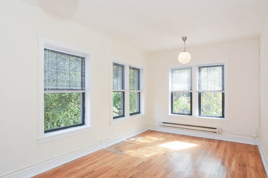 Building Photo - 846 W Cornelia Ave