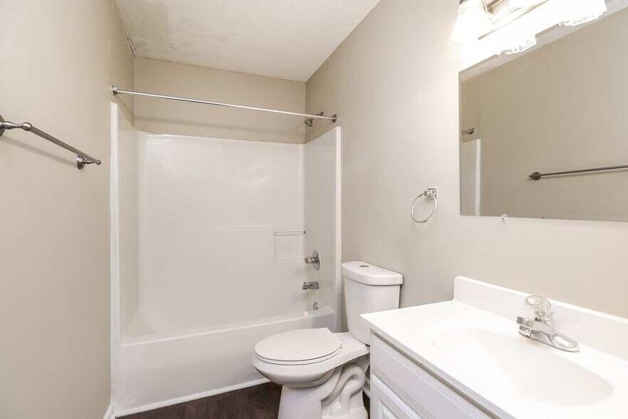 Building Photo - 103 Doree Ln