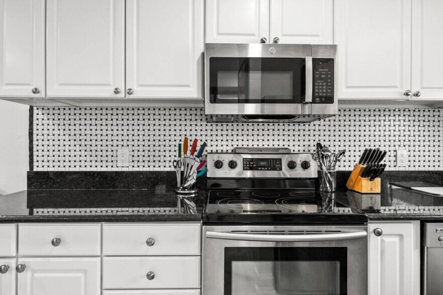 Building Photo - 1019 SE 40th St