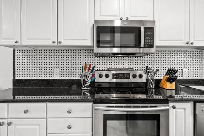 Building Photo - 1019 SE 40th St