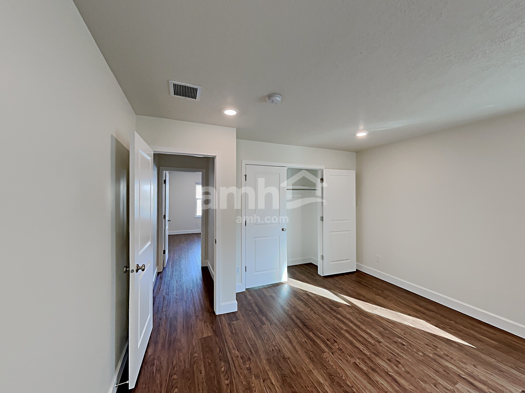Building Photo - 2992 E S Village Dr