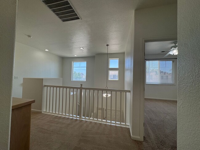 Building Photo - 5781 E Kaviland Ave