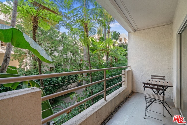 Building Photo - 1131 Alta Loma Rd