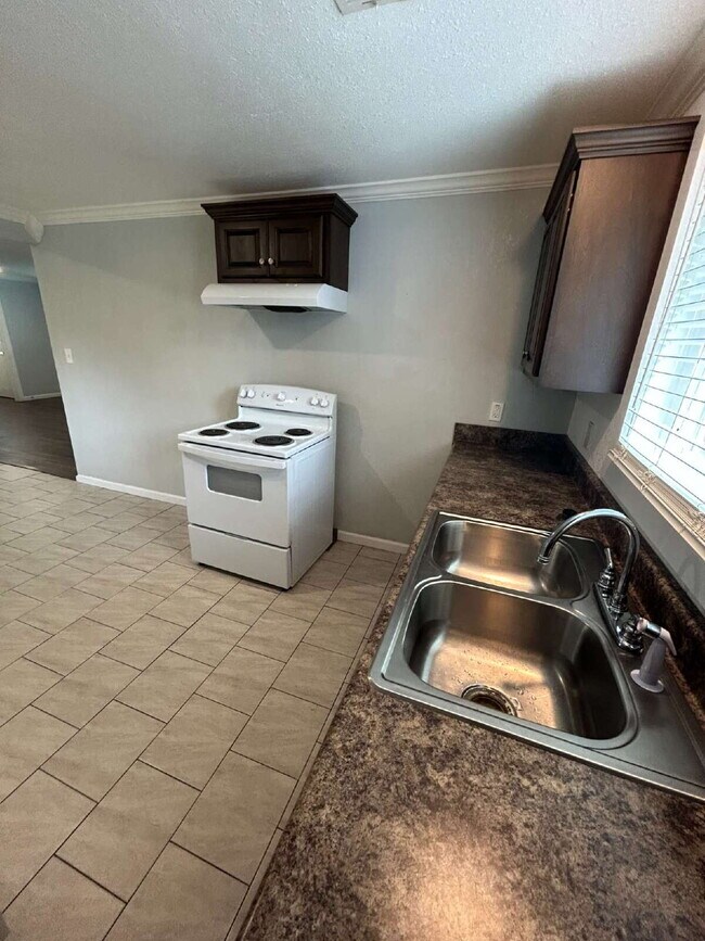 Building Photo - "Charming 2-Bedroom 1 bath with Spacious Living in Humboldt, Tn – Perfectly Cozy at 851 Sq Ft!"