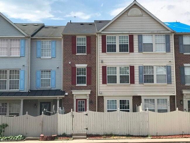Building Photo - 561 Cascade Way