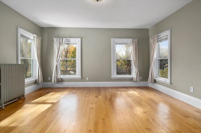 Building Photo - 33 Dunbar St