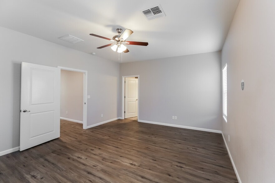 Building Photo - 1829 W Minton St