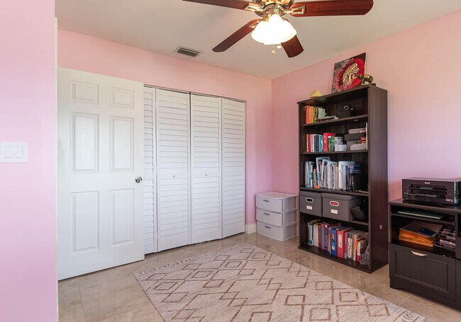 Building Photo - 5290 Pine Tree Dr