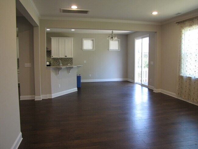 Building Photo - 349 Papyrus Pl