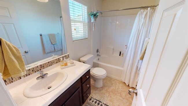 Building Photo - Clovis Loma Vista  3 Bedroom/2.5 Bath Home For Lease