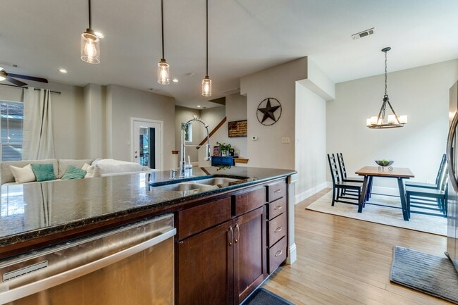 Building Photo - 5914 Hudson St