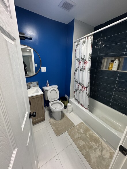 Building Photo - 17 9th Ave