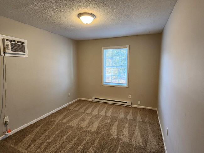 Building Photo - 408 Sheila St