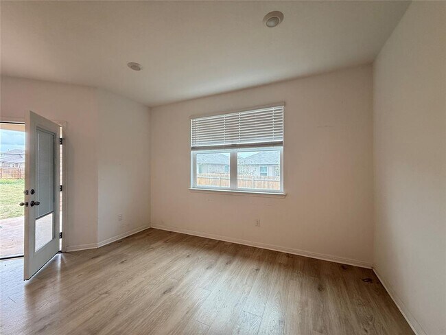 Building Photo - 120 Calla Ln