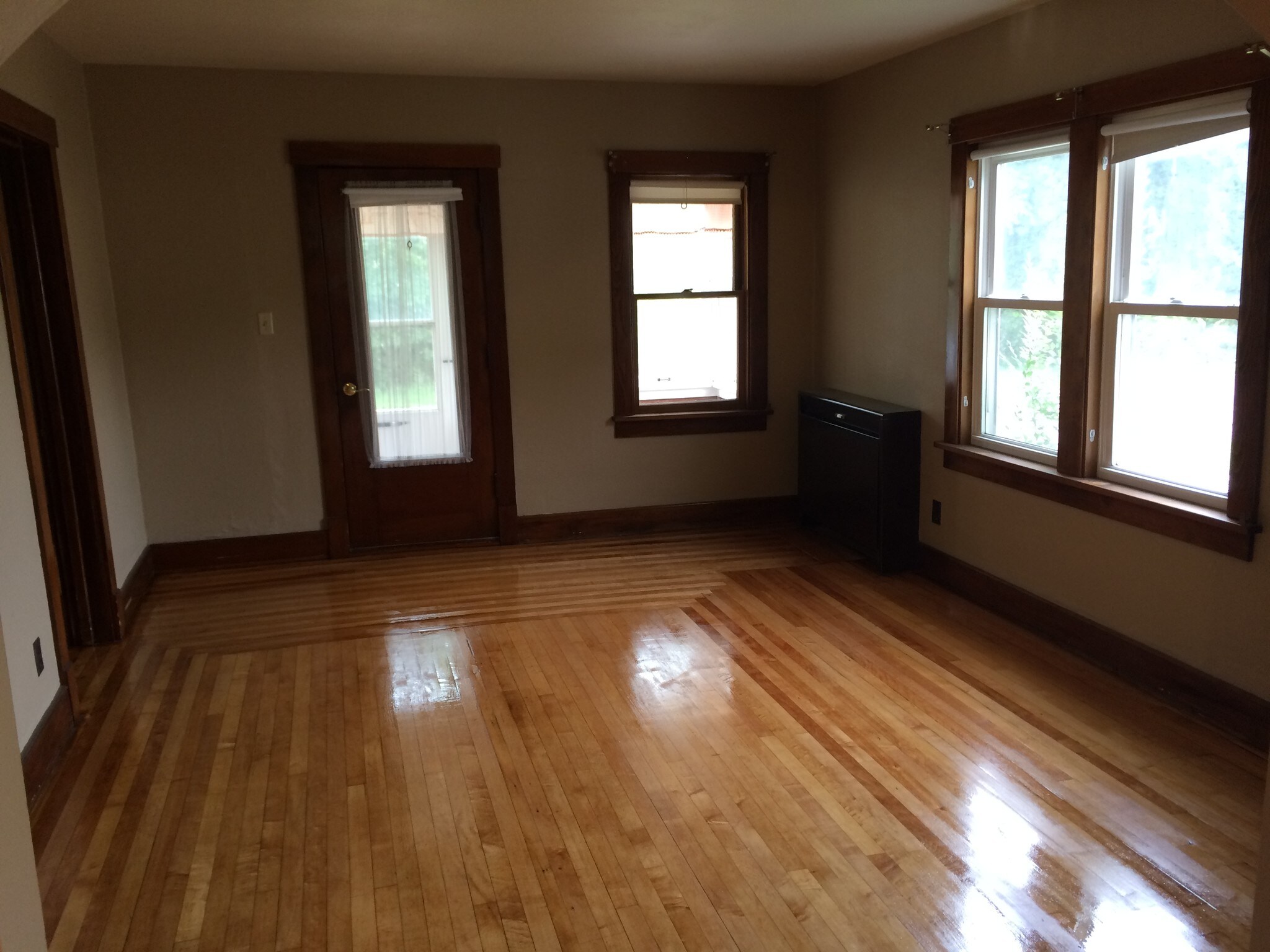 Living Room - 807 E Grand Ave