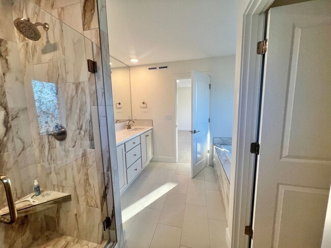 Building Photo - Gorgeous Ridgefield Home