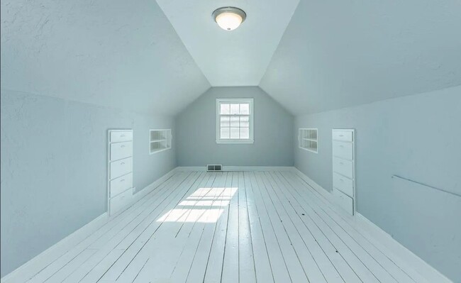 Building Photo - $500 OFF FIRST MONTHS RENt!! 4 Bedroom Home with Beautiful Yard, Kennewick, WA