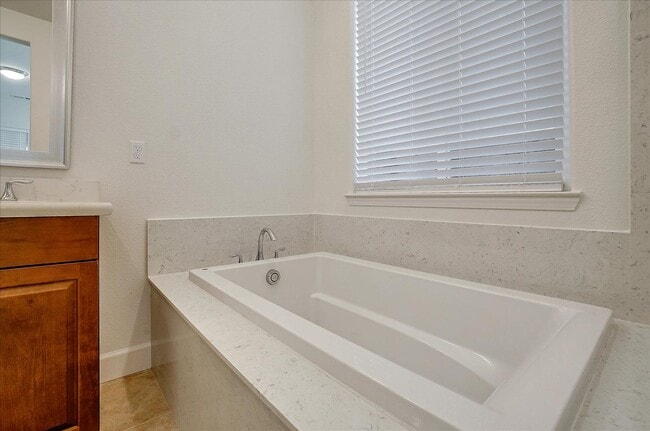 Building Photo - FULLY FURNISHED - ALMOST NEW 4 BED, 2.5 BATHS, 2 CAR GARAGE, 1 STORY IN NORTH LAKE COMMUNITY, NOR...