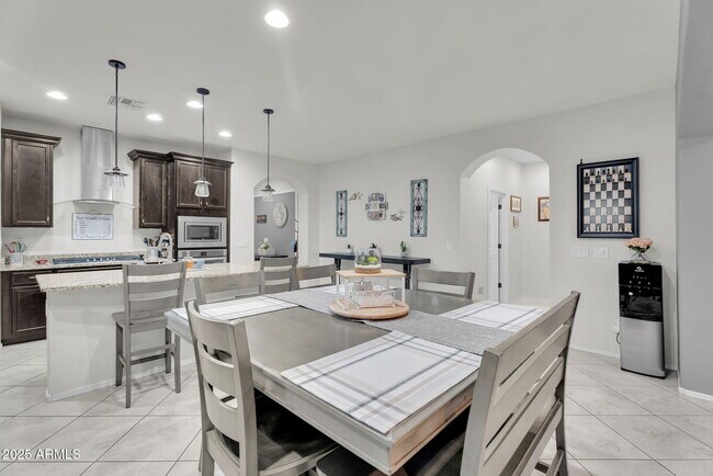 Building Photo - 6550 W Desert Blossom Way