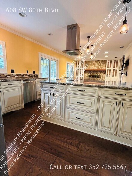 Building Photo - 608 SW 80th Blvd